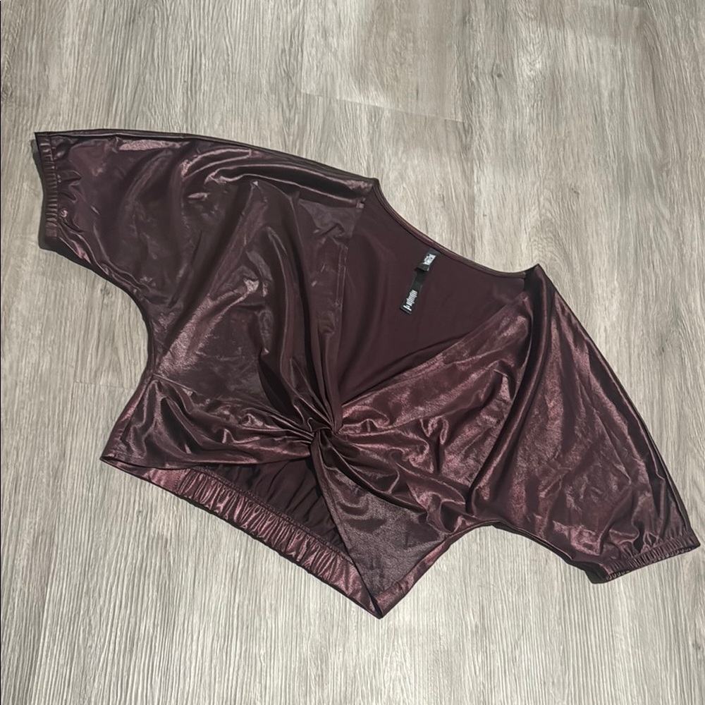 VS Sport- Metallic Crop Top